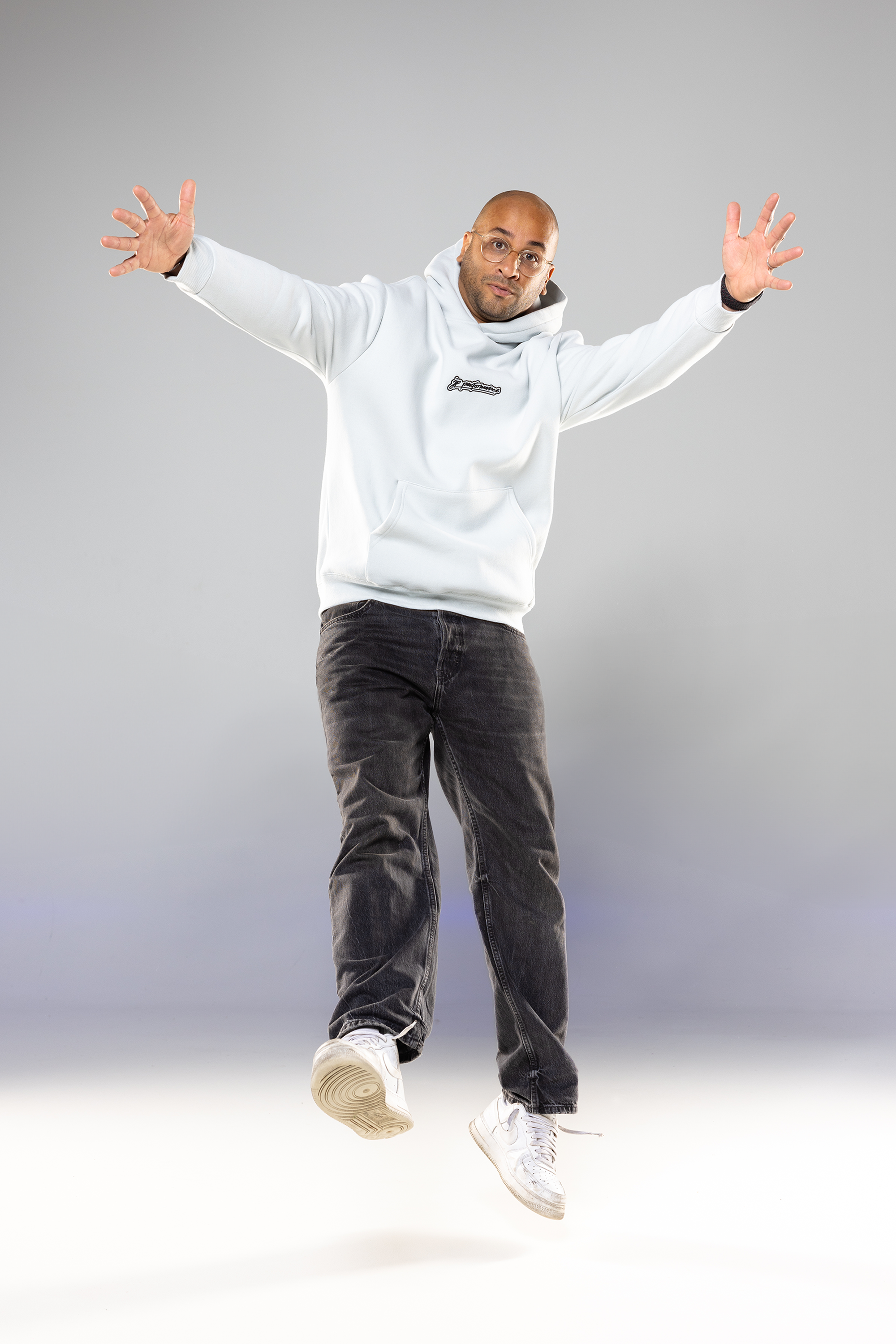 ESSENTIAL HOODIE GREY