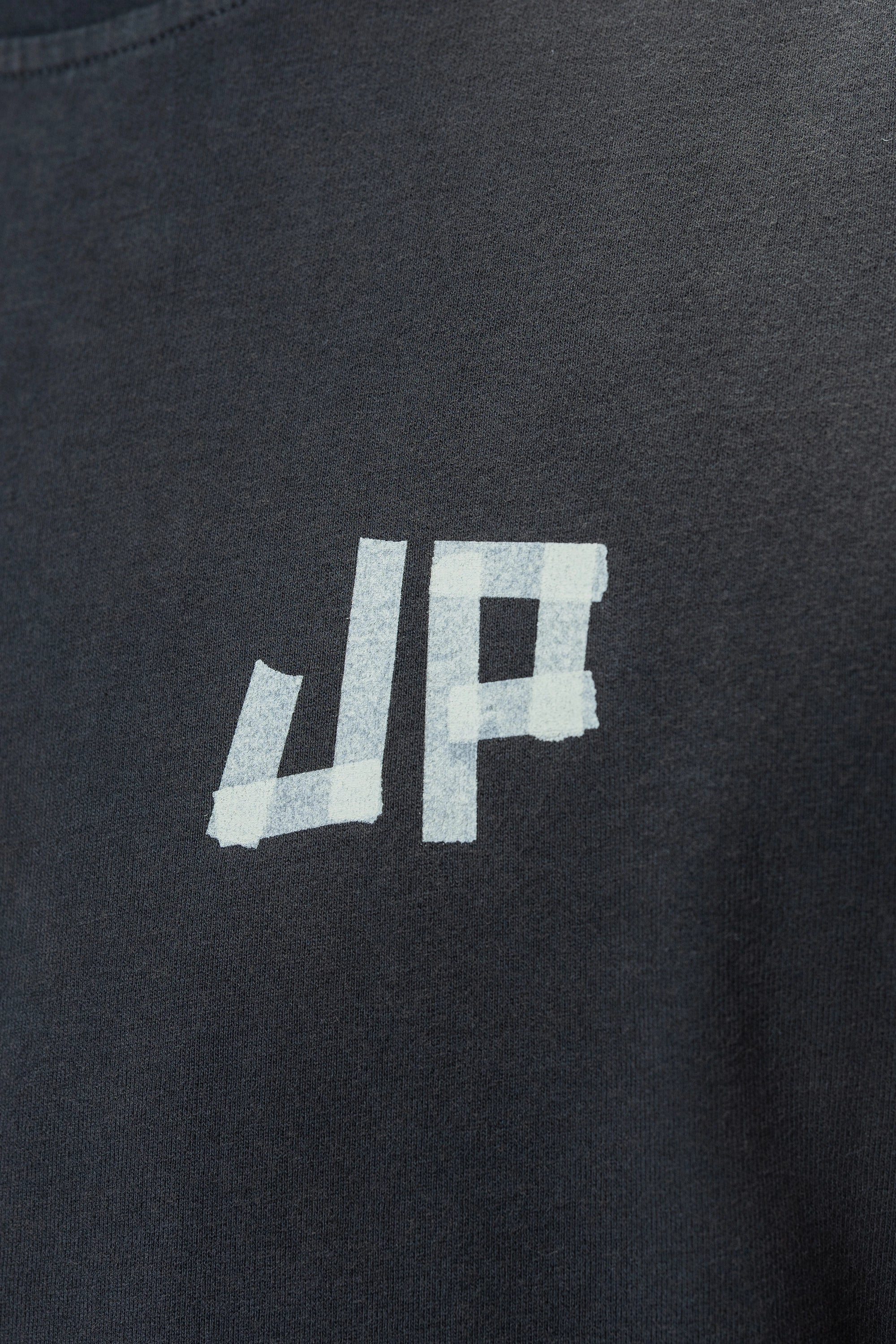 T-SHIRT TAPED