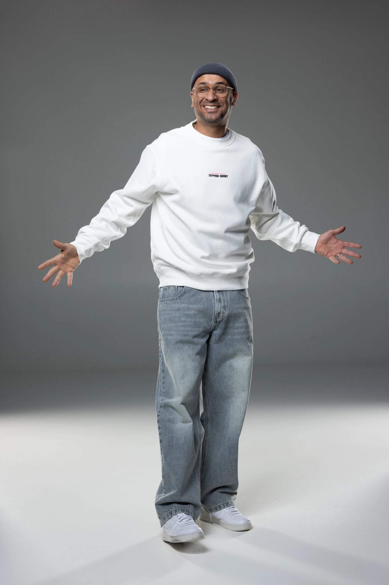 CREWNECK HOUSE OF ZUFFEN